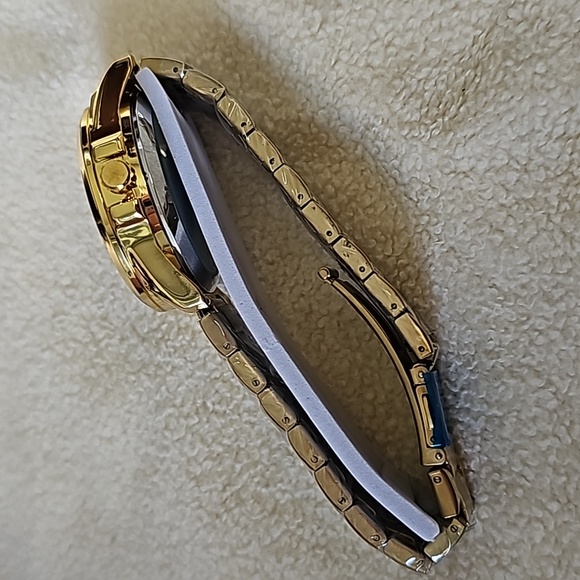 Gold Watch - Quartz Sport Watch - Picture 3 of 3